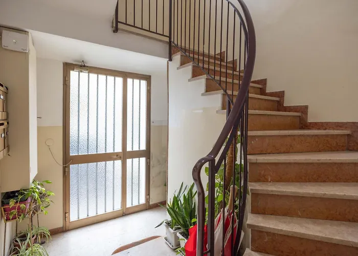 Sword House, By Short Holidays بولونيا